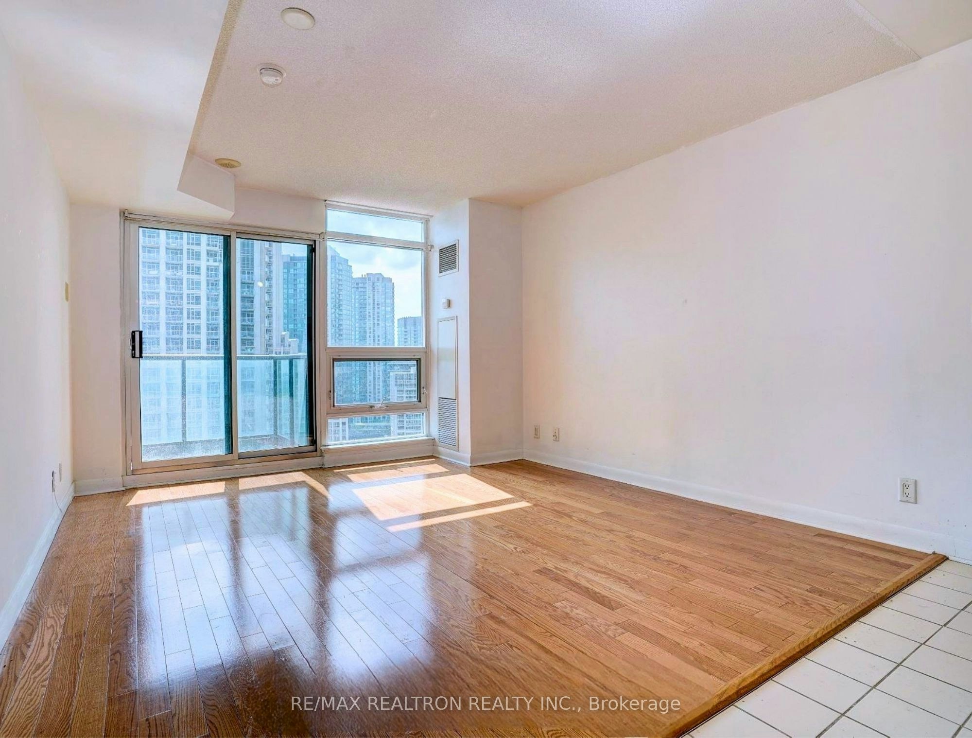 1909-600 Fleet Street, Toronto, ON, M5V 1B7 - 2