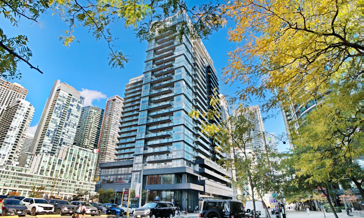 512-352 Front Street W