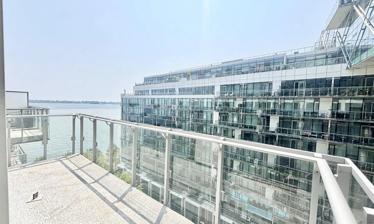 1029-39 Queens Quay E