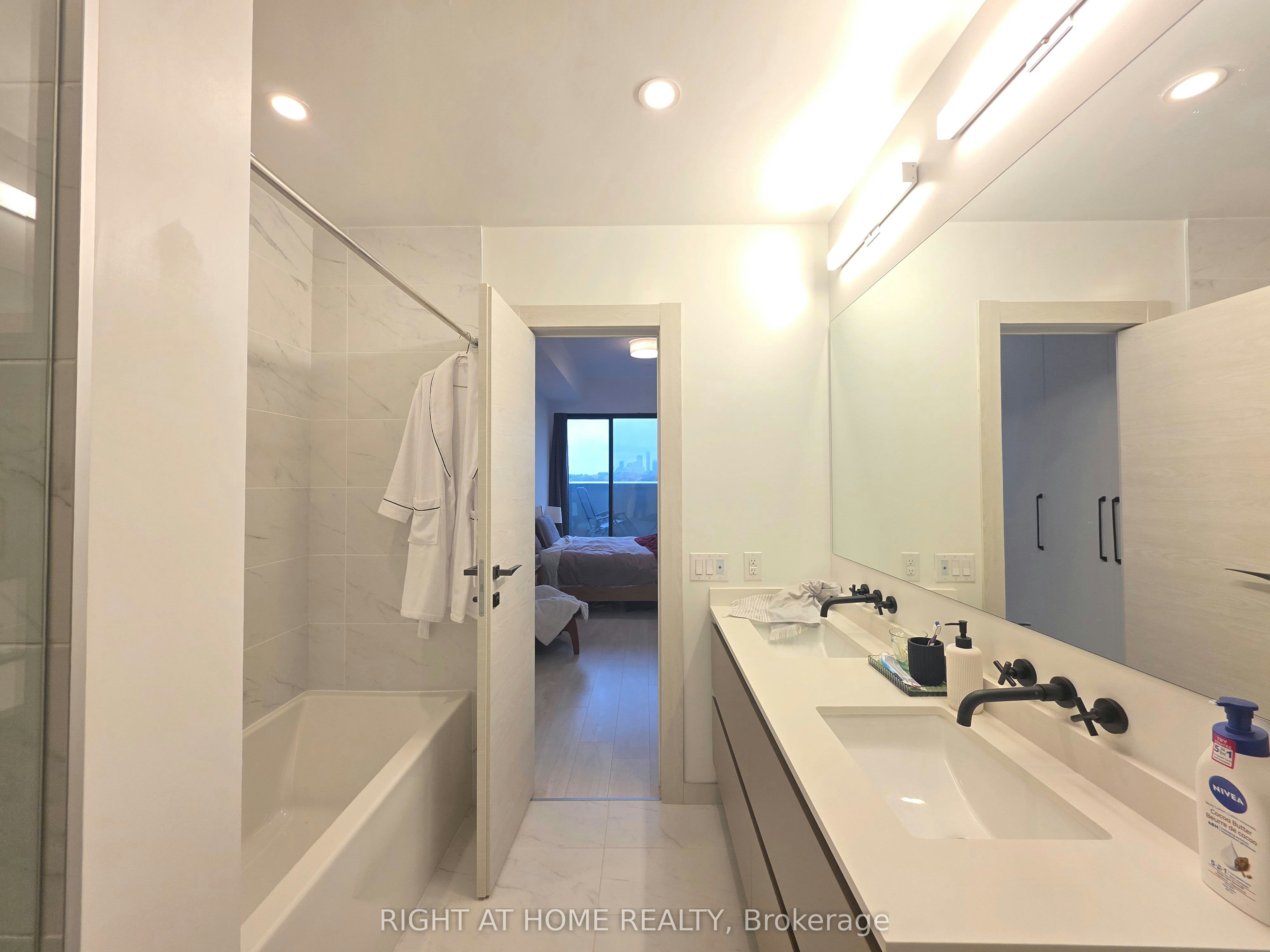 703-33 Frederick Todd Way N, Toronto, ON, M4G 2L2 - 18
