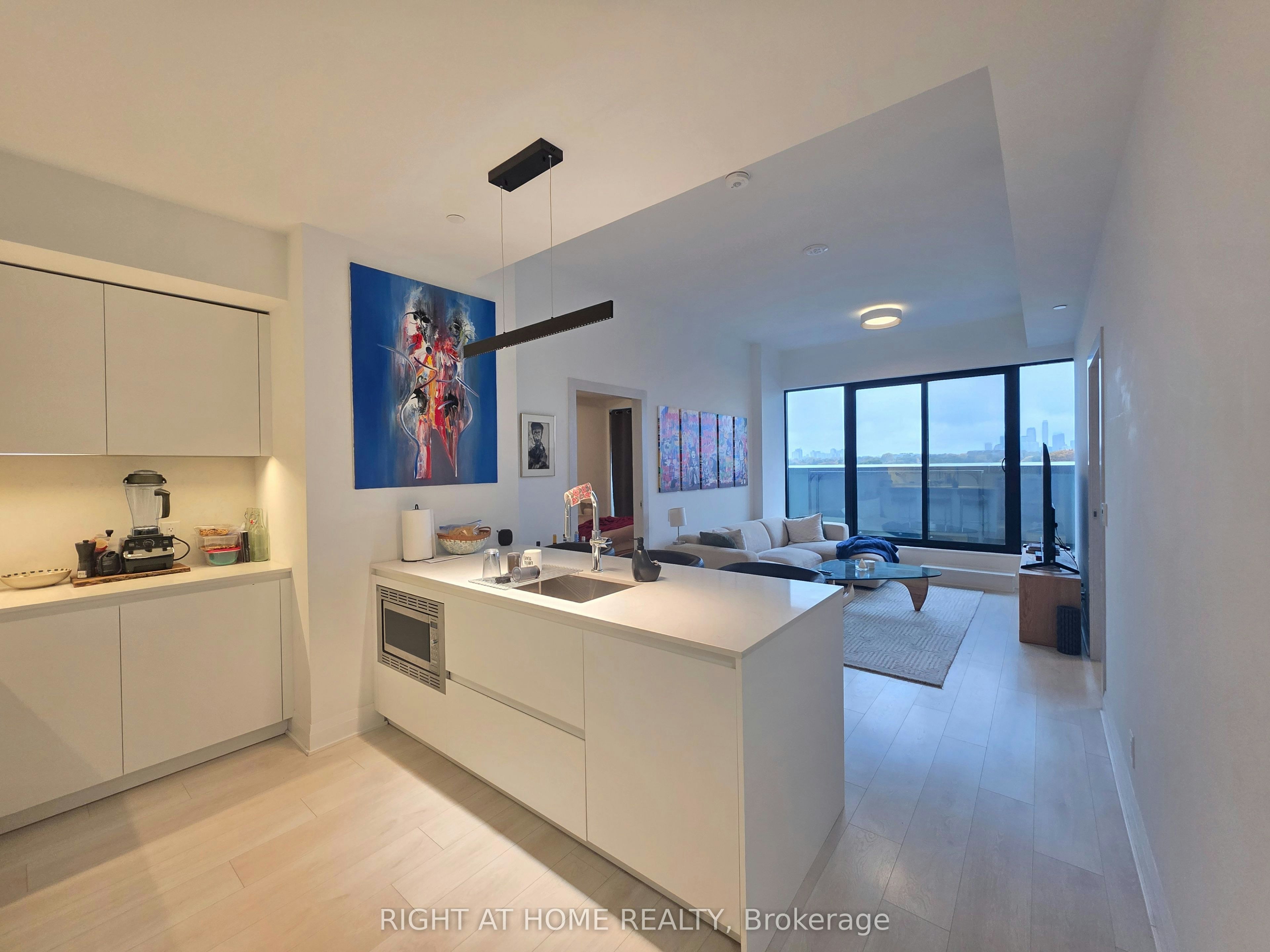 703-33 Frederick Todd Way N, Toronto, ON, M4G 2L2