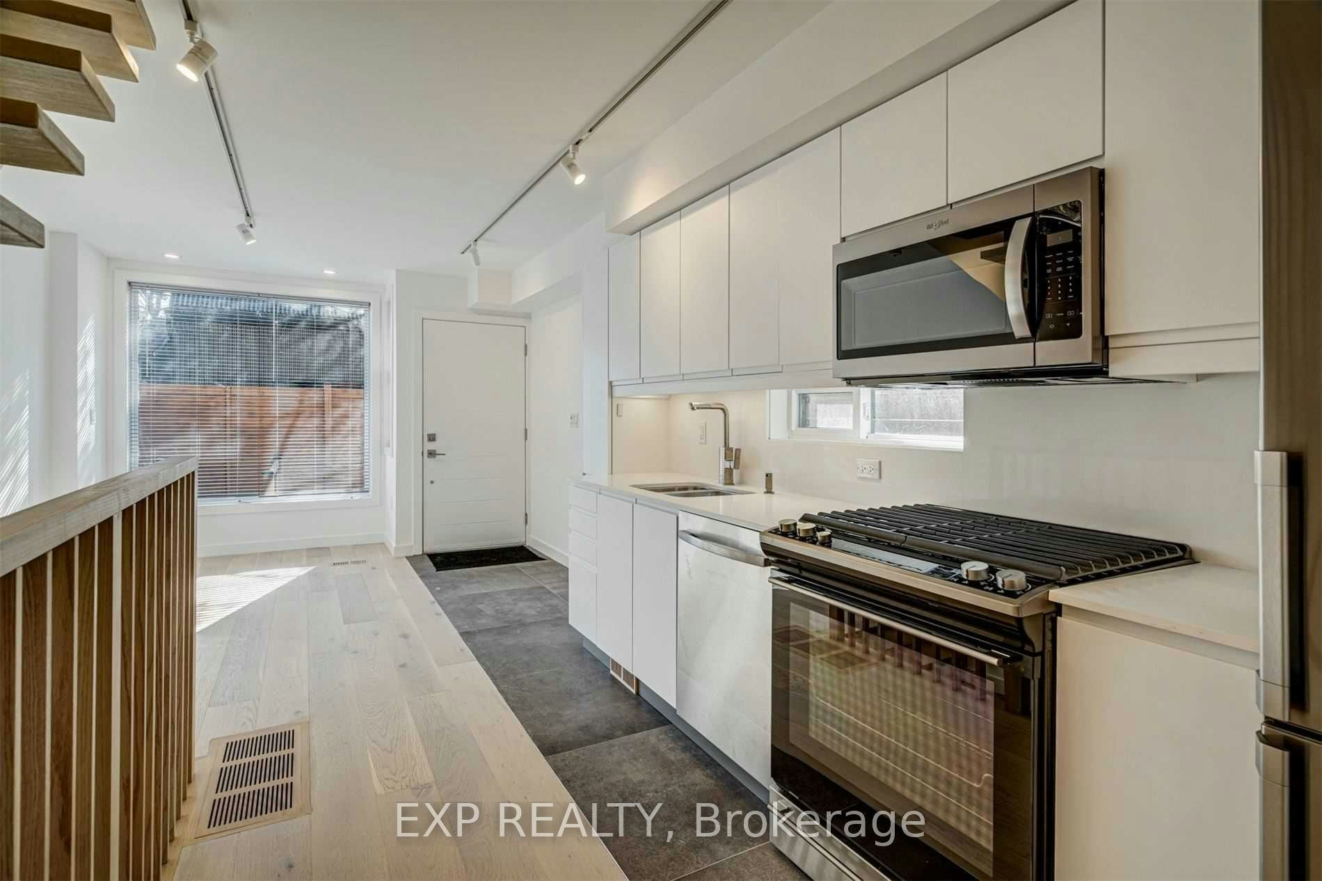 B-452 Montrose Avenue, Toronto, ON, M6G 3H1 - 3