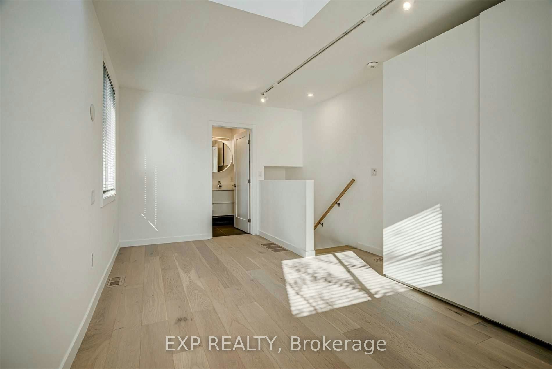 B-452 Montrose Avenue, Toronto, ON, M6G 3H1 - 6
