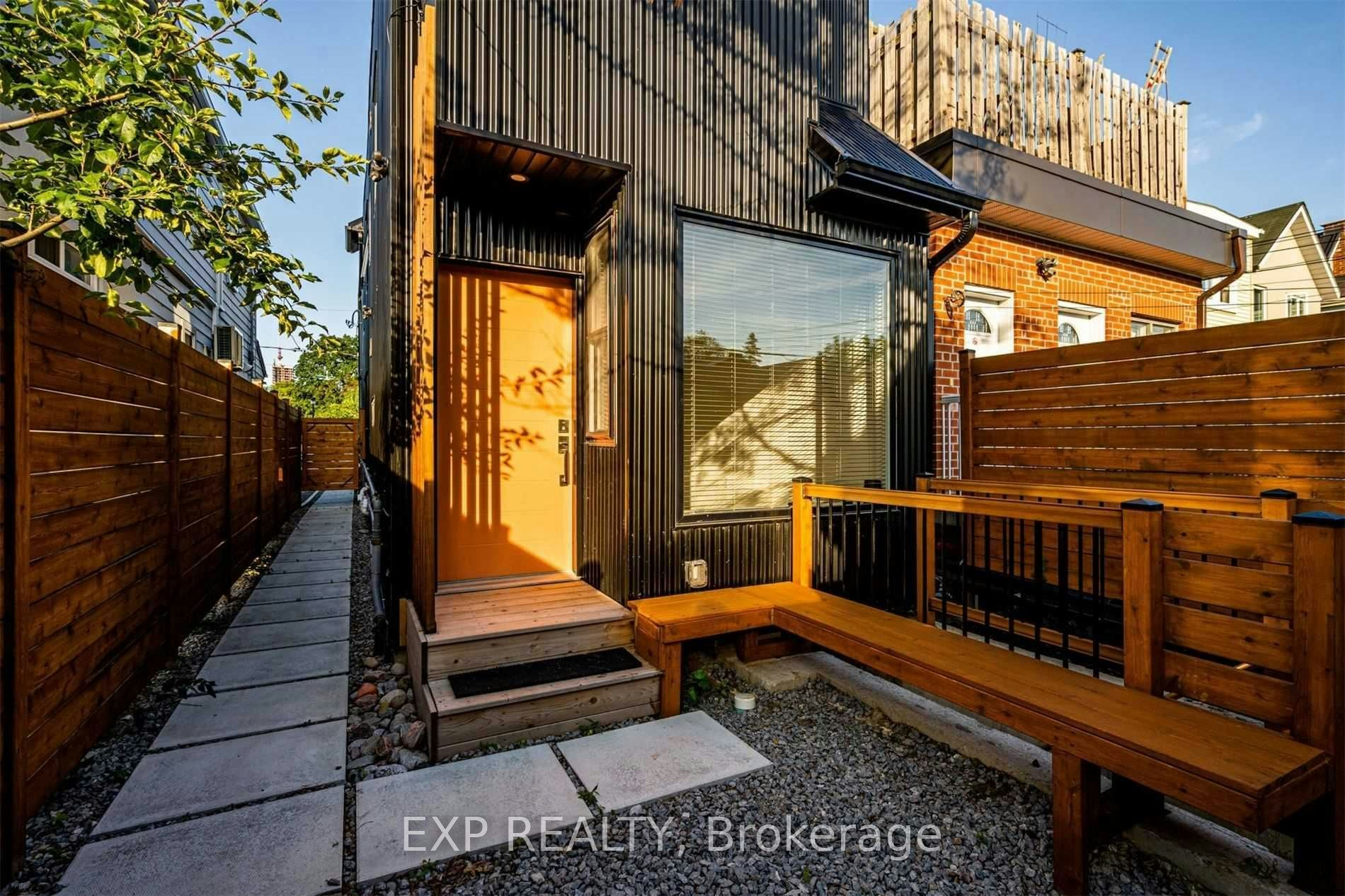 B-452 Montrose Avenue, Toronto, ON, M6G 3H1