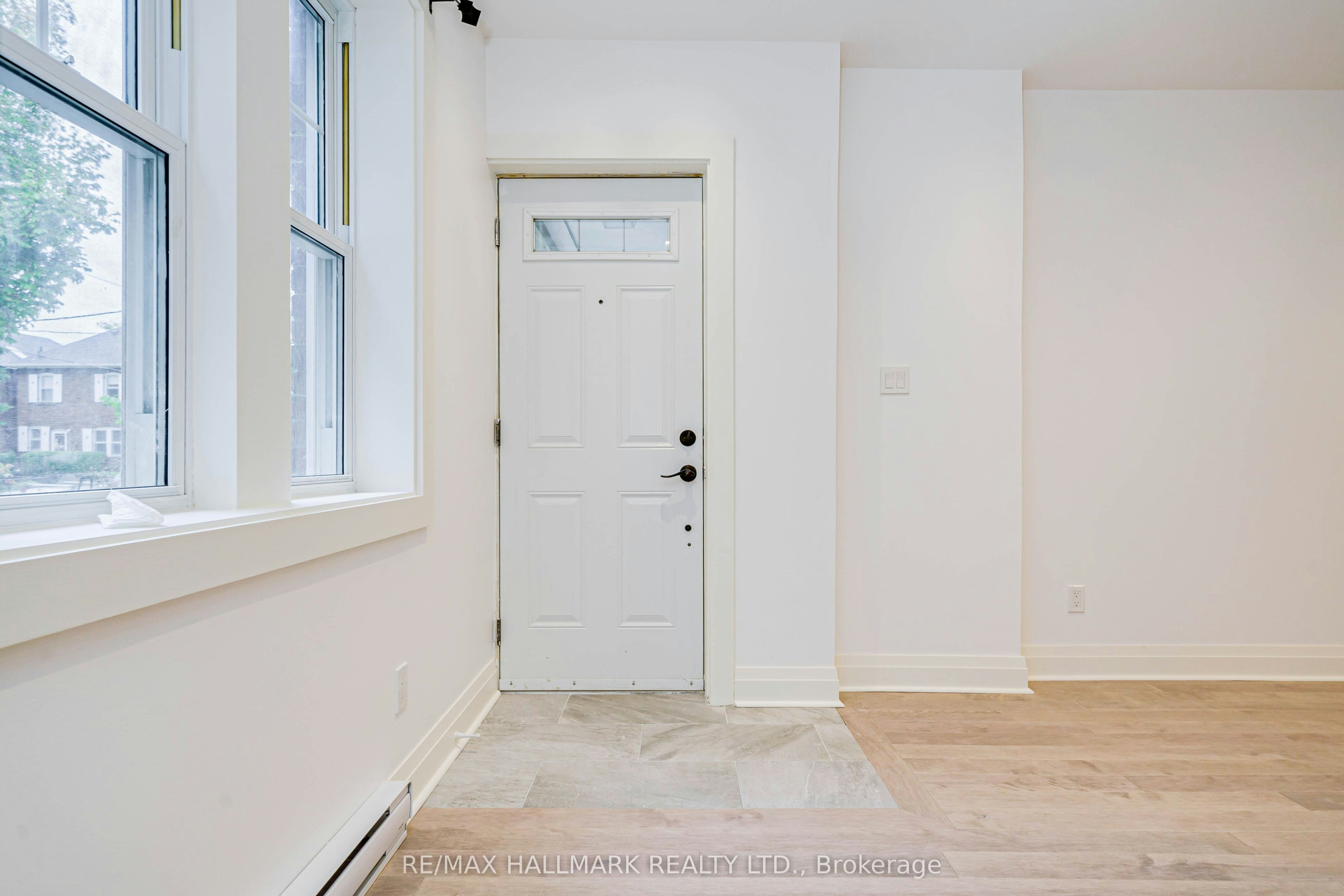 B-27 Preston Place, Toronto, ON, M4N 2T1 - 2