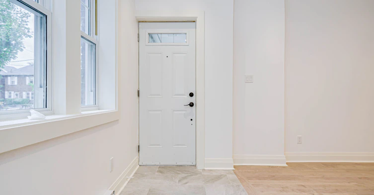 B-27 Preston Place, Toronto, ON, M4N 2T1 - 2