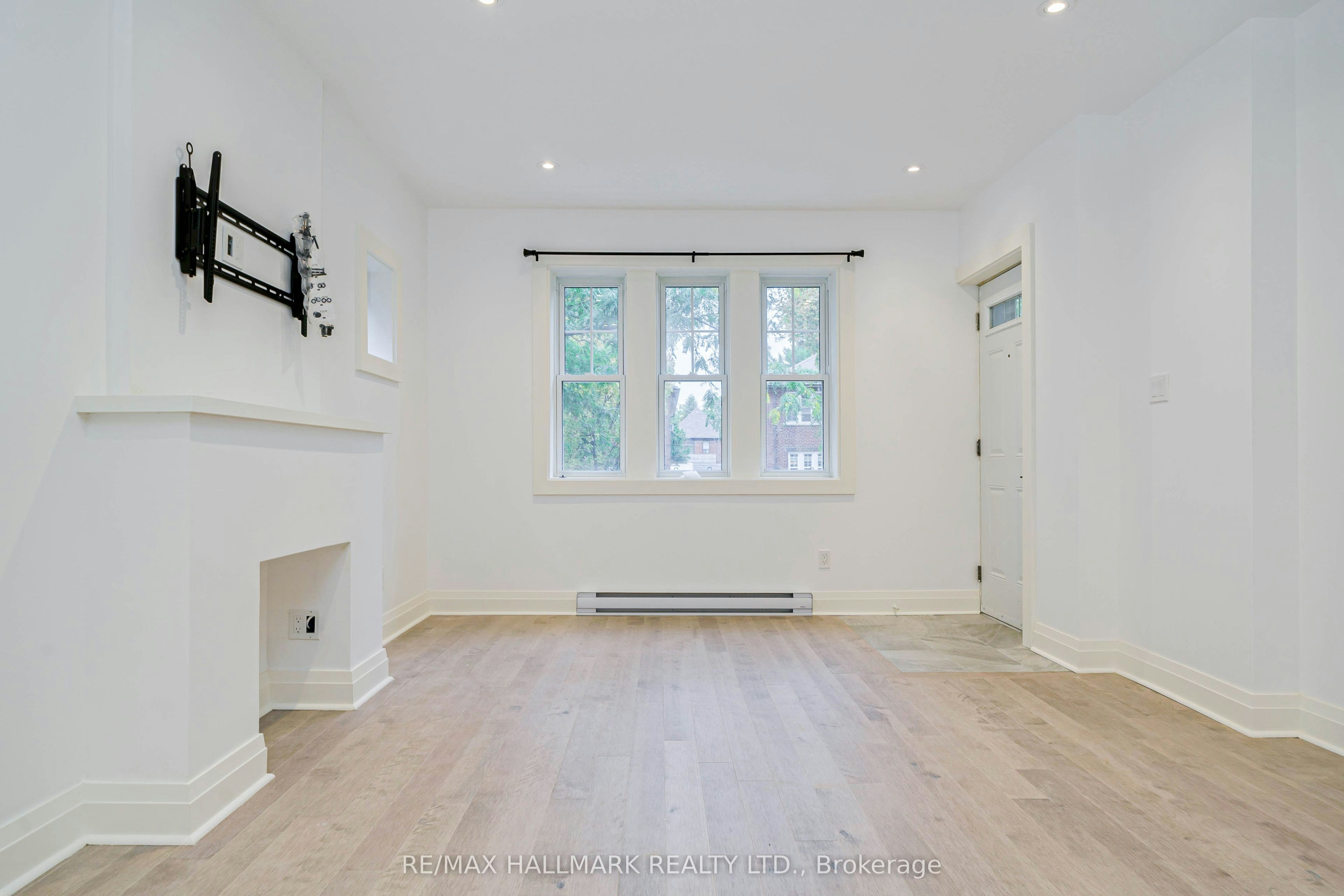 B-27 Preston Place, Toronto, ON, M4N 2T1 - 3