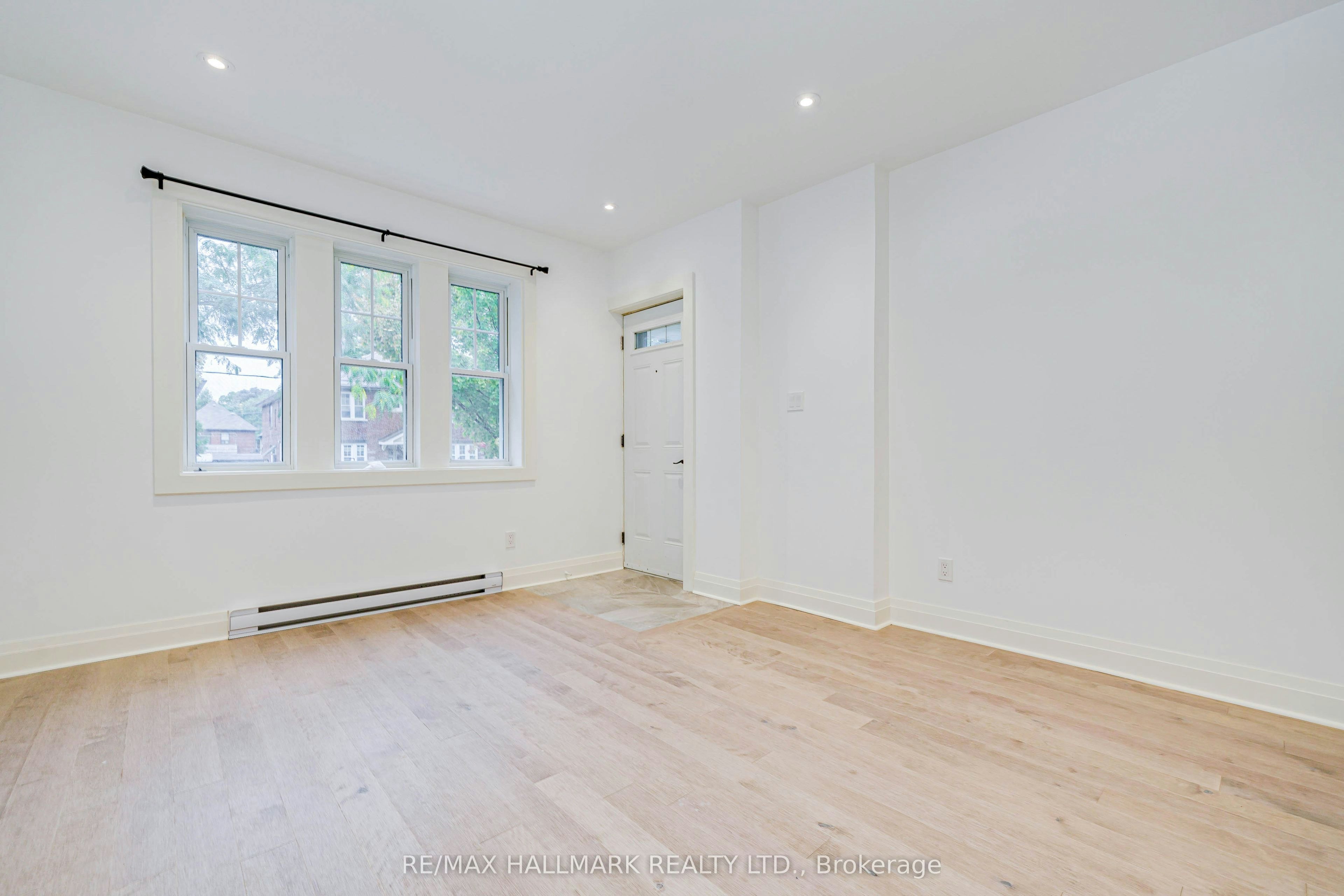 B-27 Preston Place, Toronto, ON, M4N 2T1 - 4