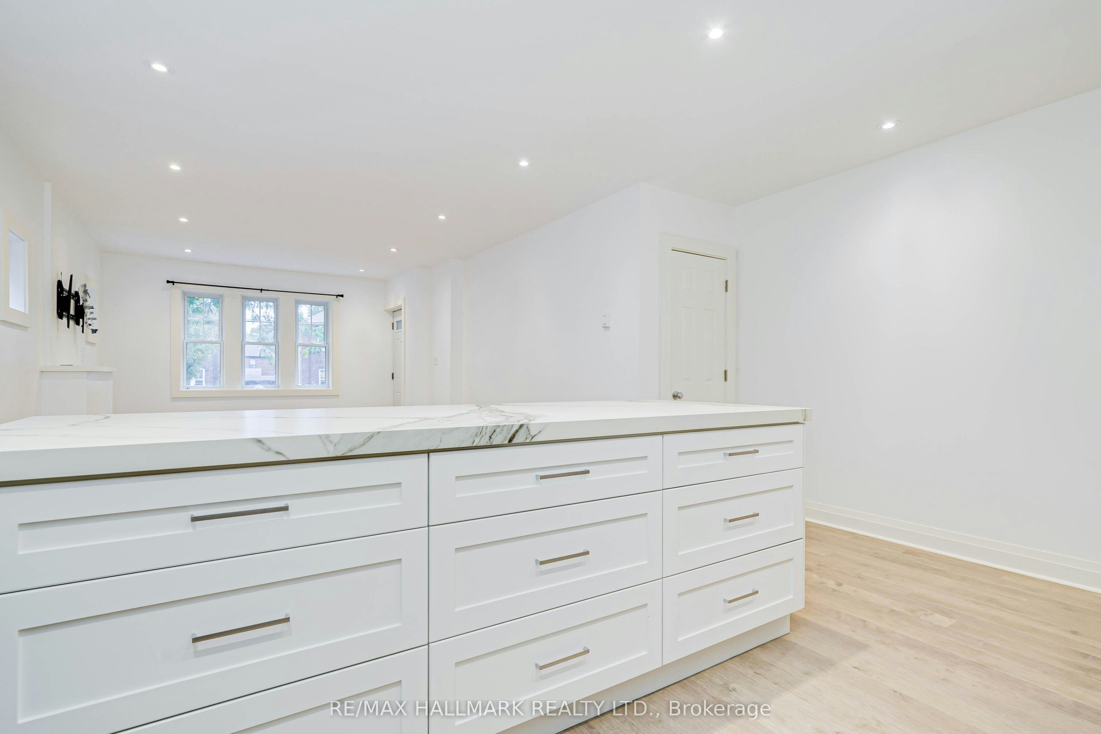 B-27 Preston Place, Toronto, ON, M4N 2T1 - 15