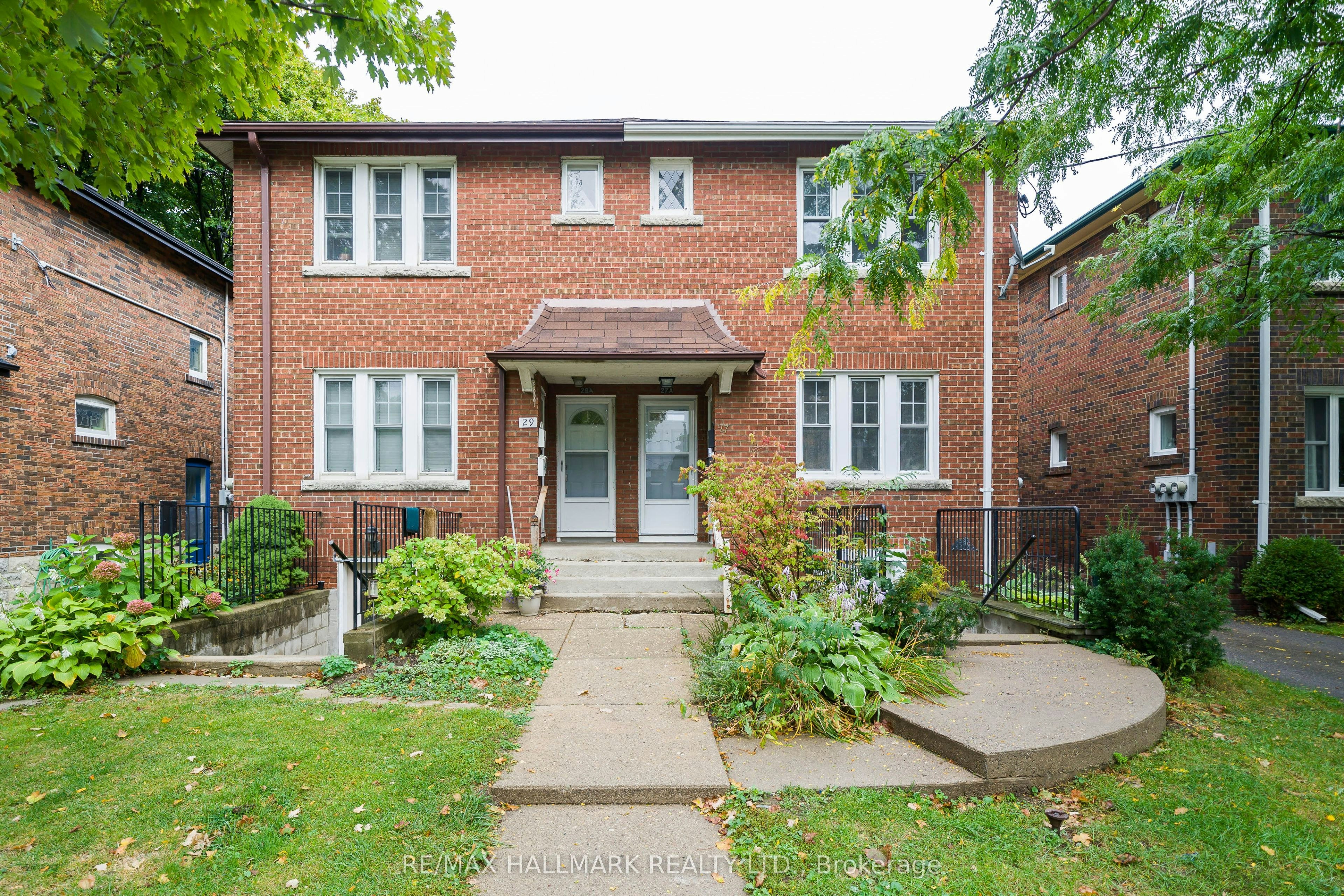B-27 Preston Place, Toronto, ON, M4N 2T1