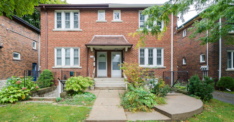 B-27 Preston Place, Toronto, ON, M4N 2T1