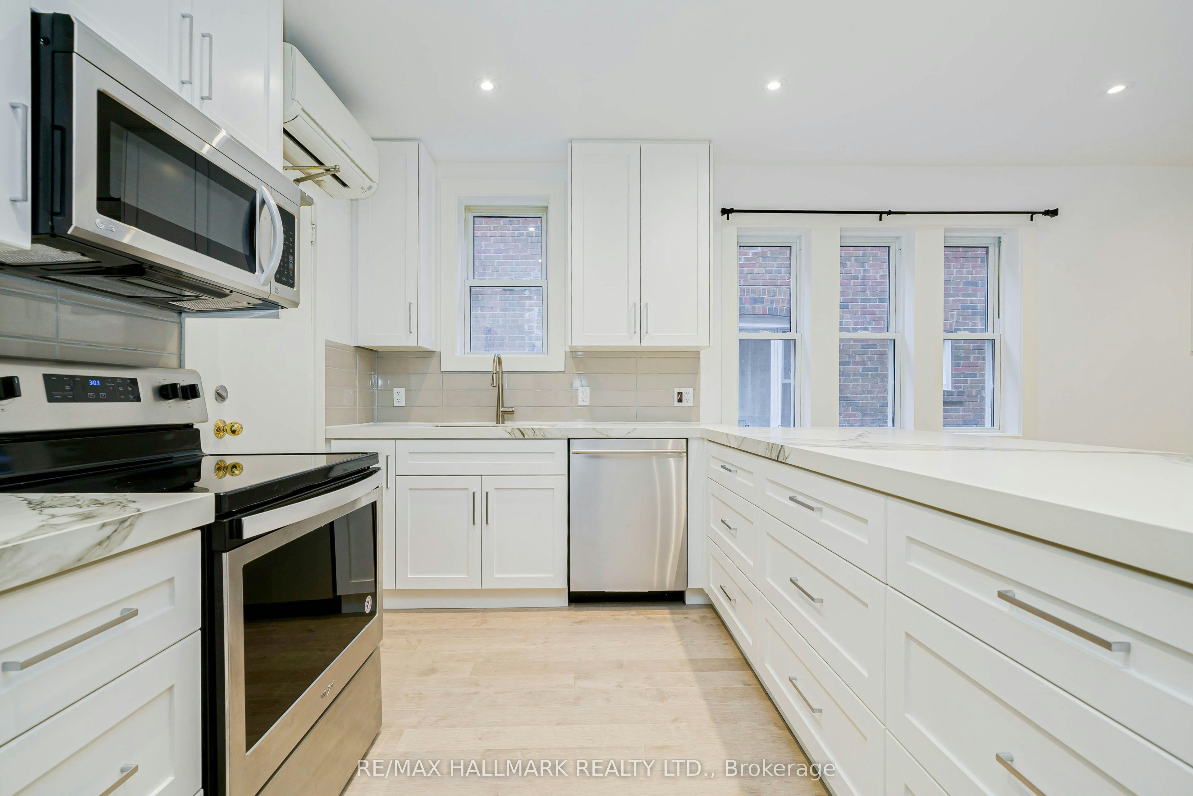 B-27 Preston Place, Toronto, ON, M4N 2T1 - 13