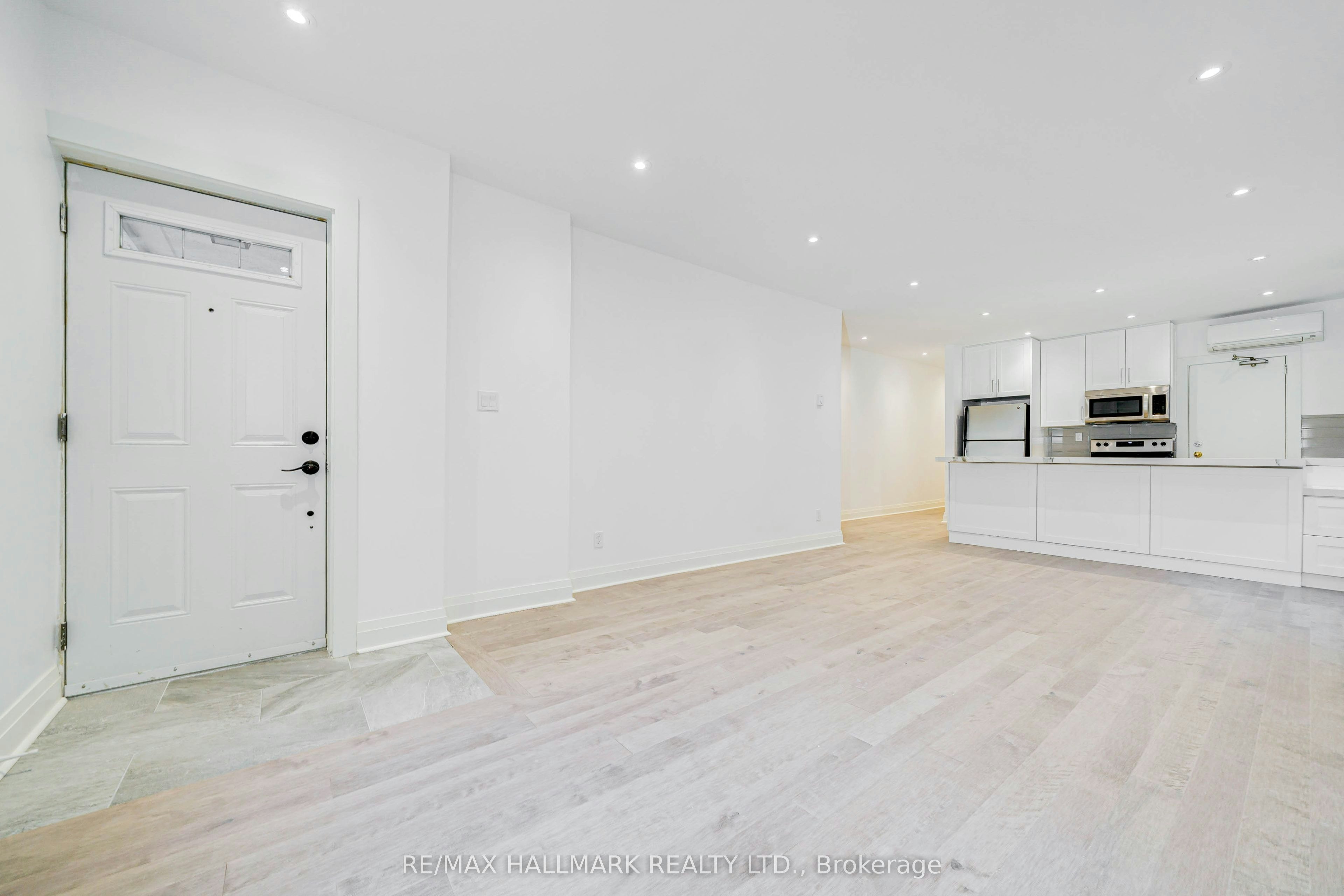 B-27 Preston Place, Toronto, ON, M4N 2T1 - 9
