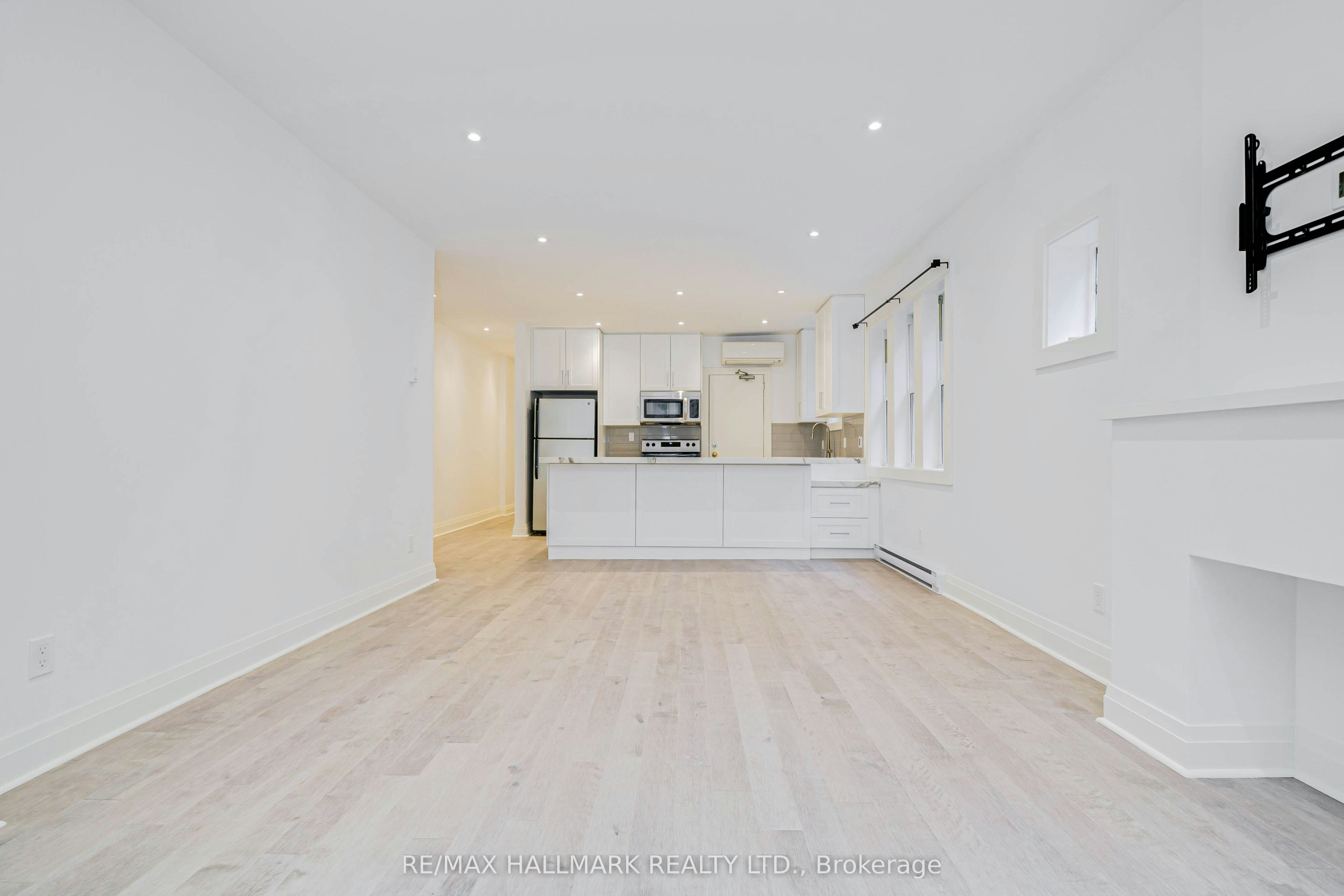 B-27 Preston Place, Toronto, ON, M4N 2T1 - 8