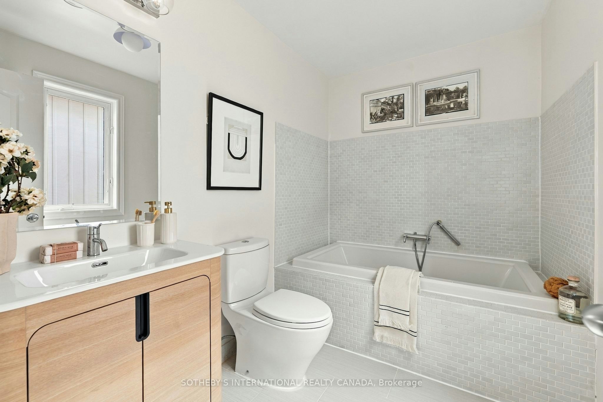 60 Poulett Street, Toronto, ON, M5A 1Z5 - 17