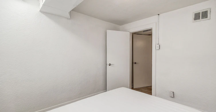 Lower-32 Laurelcrest Avenue, Toronto, ON, M3H 2A4 - 11