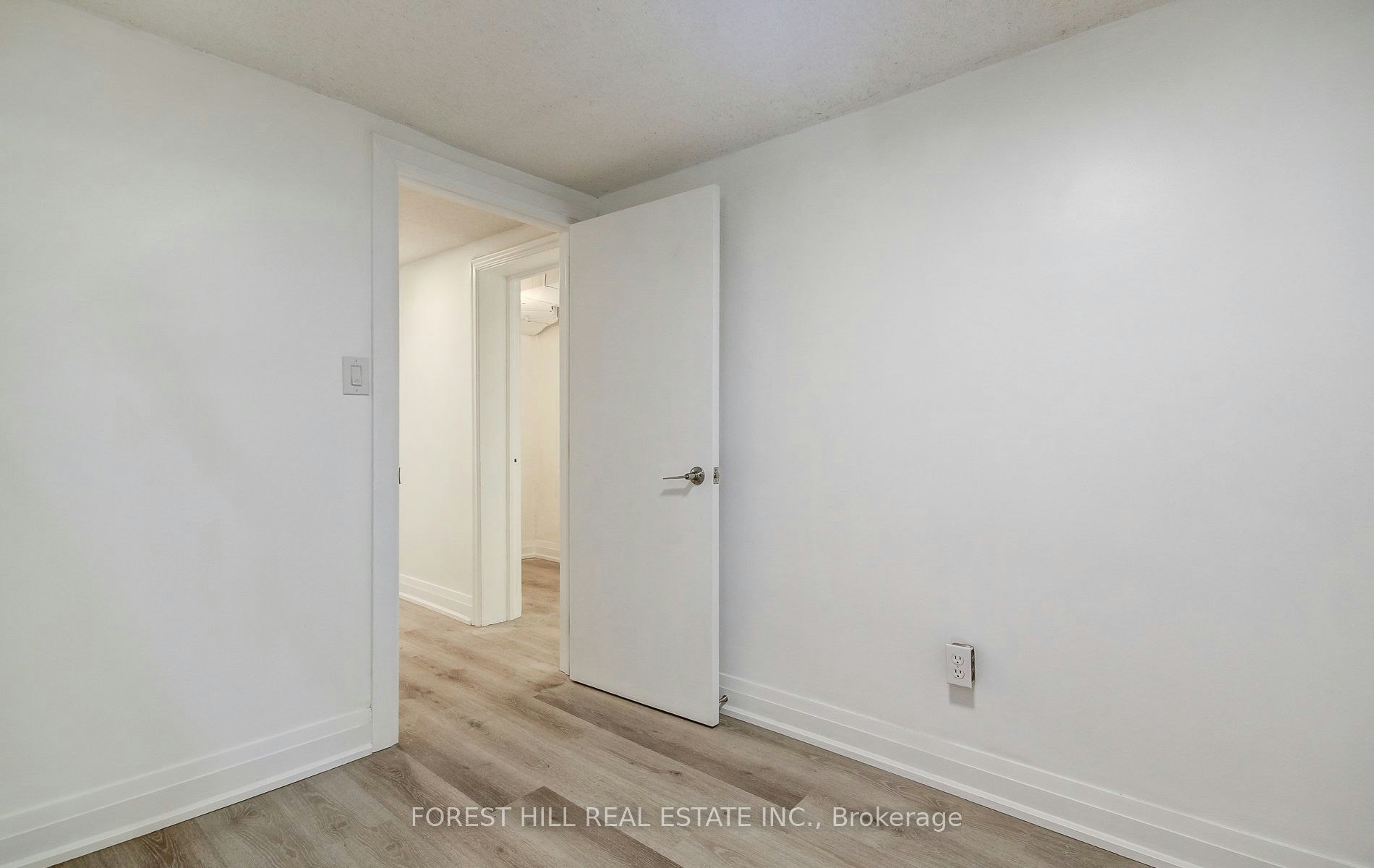 Lower-32 Laurelcrest Avenue, Toronto, ON, M3H 2A4 - 4