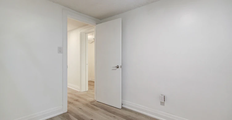 Lower-32 Laurelcrest Avenue, Toronto, ON, M3H 2A4 - 4