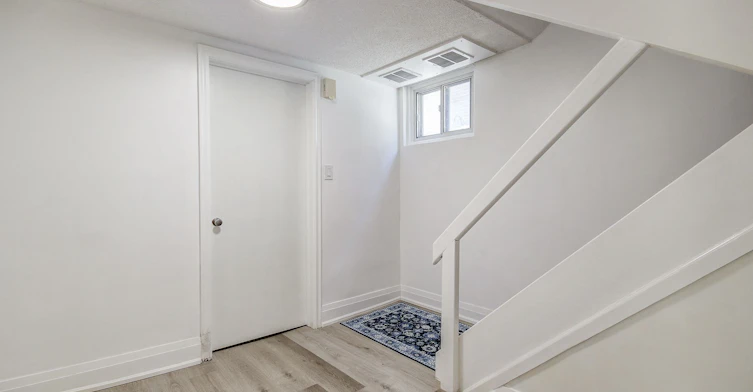 Lower-32 Laurelcrest Avenue, Toronto, ON, M3H 2A4 - 6