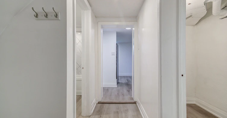 Lower-32 Laurelcrest Avenue, Toronto, ON, M3H 2A4 - 7