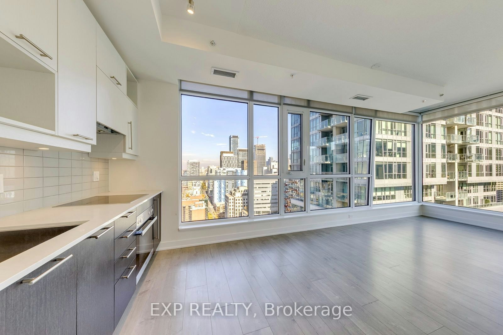 2702-30 Nelson Street E, Toronto, ON, M5V 0H5 - 13