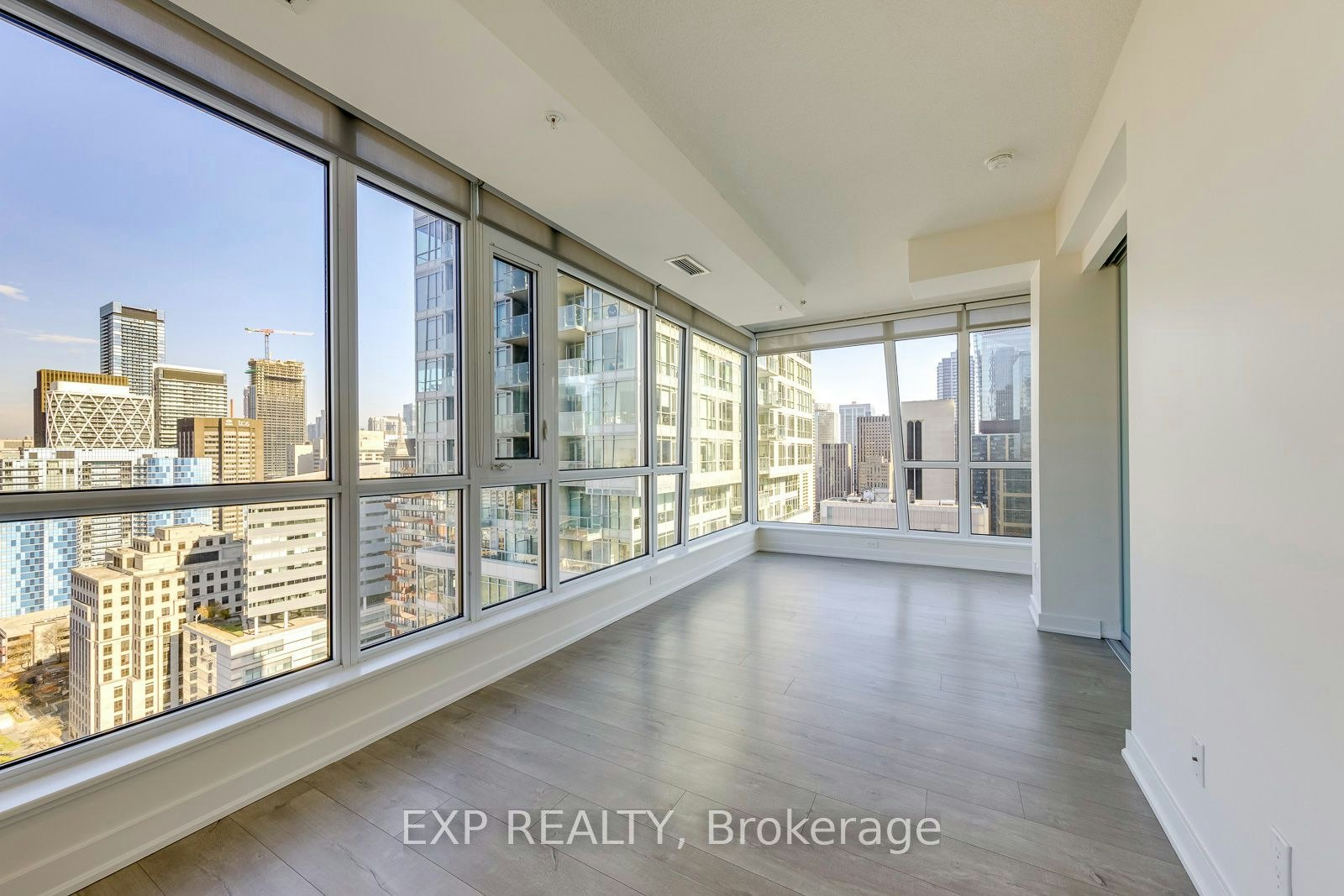 2702-30 Nelson Street E, Toronto, ON, M5V 0H5 - 14