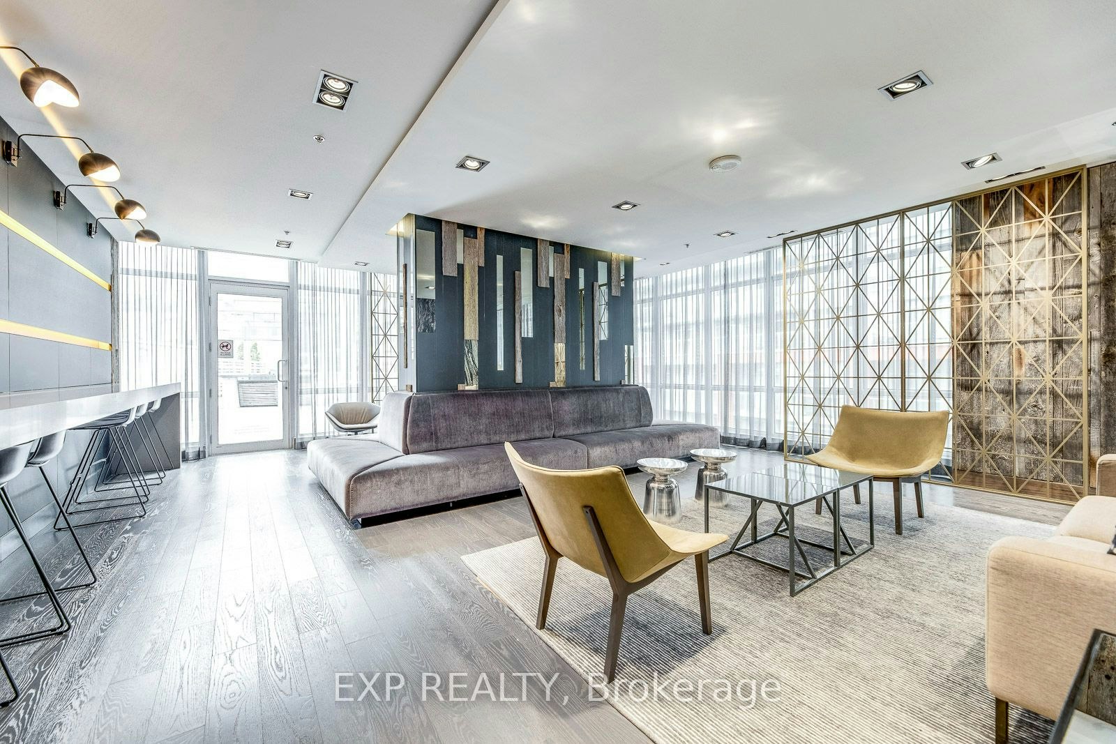 2702-30 Nelson Street E, Toronto, ON, M5V 0H5 - 3