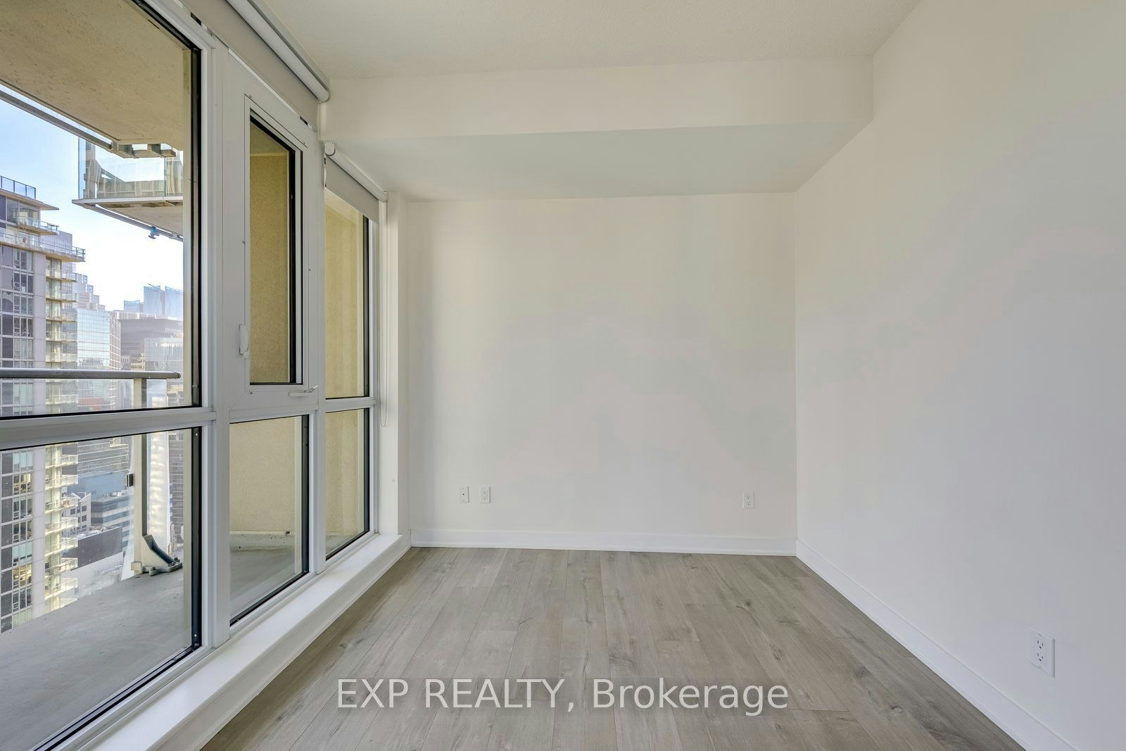 2702-30 Nelson Street E, Toronto, ON, M5V 0H5 - 24