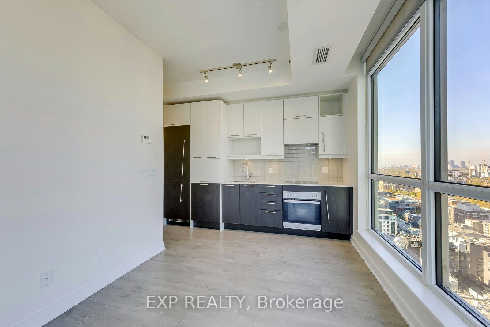 2702-30 Nelson Street E, Toronto, ON, M5V 0H5 - 9