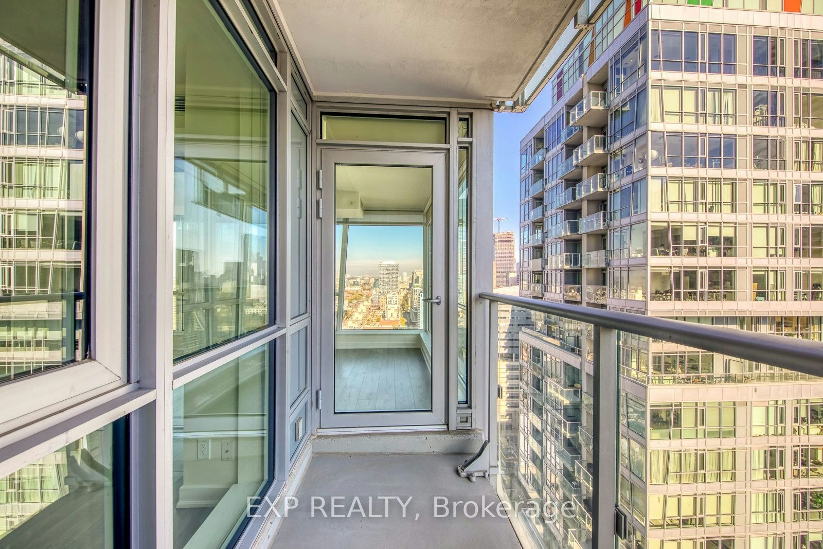 2702-30 Nelson Street E, Toronto, ON, M5V 0H5 - 21