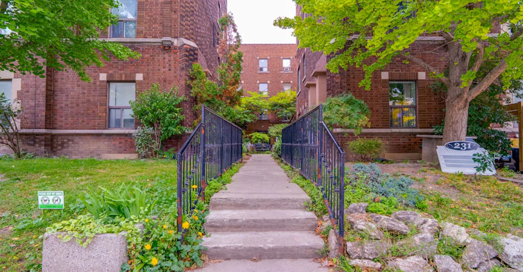 B17-231 Vaughan Road, Toronto, ON, M6C 2M9 - 11
