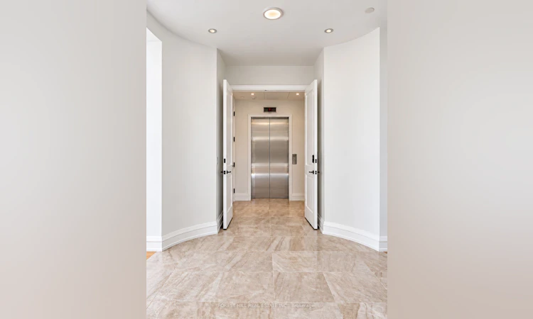6B-2010 Bathurst Street