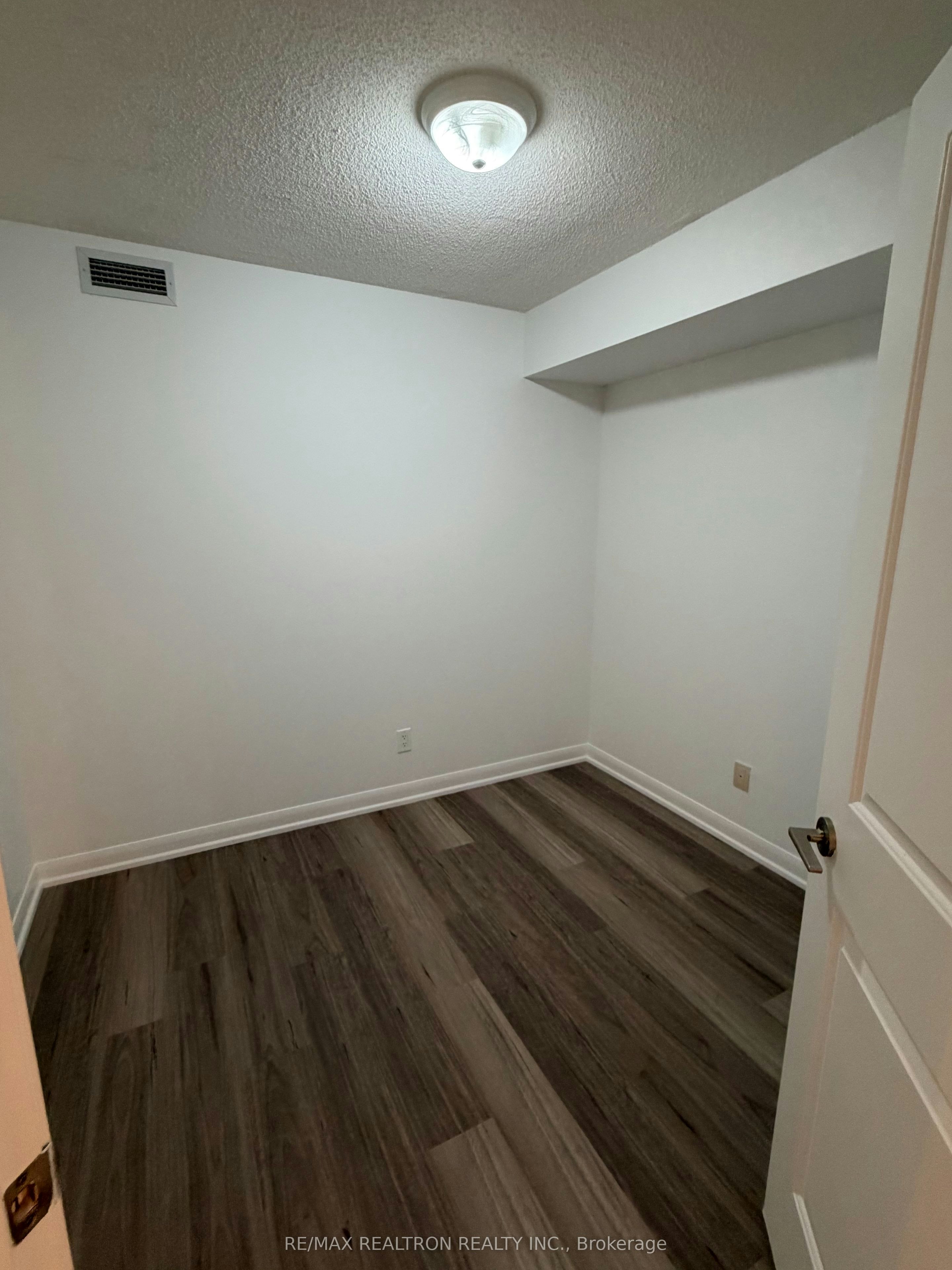 909-4968 Yonge Street, Toronto, ON, M2N 7G9 - 11