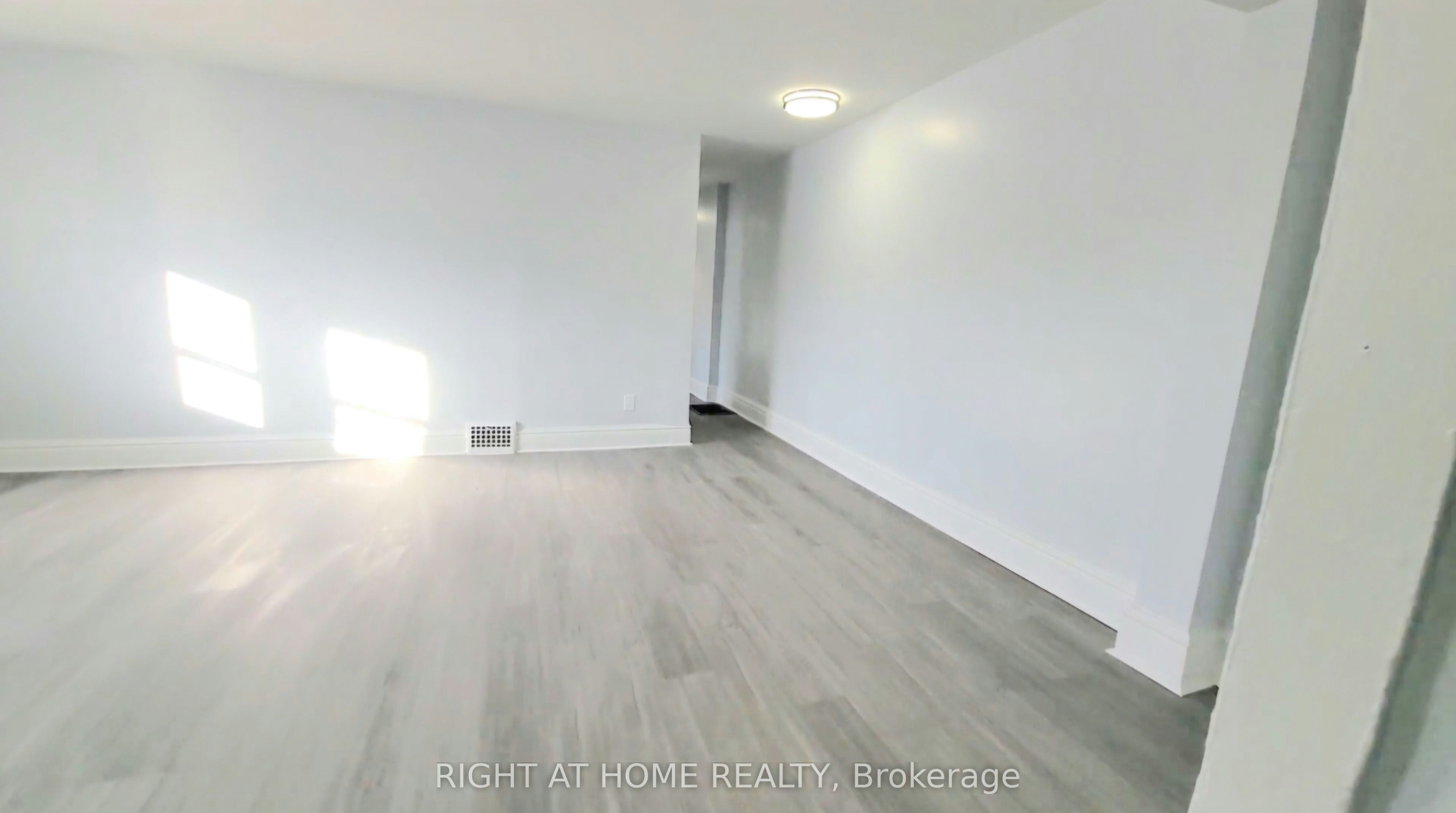 Main-23 Lumbervale Avenue, Toronto, ON, M6H 1C7 - 9