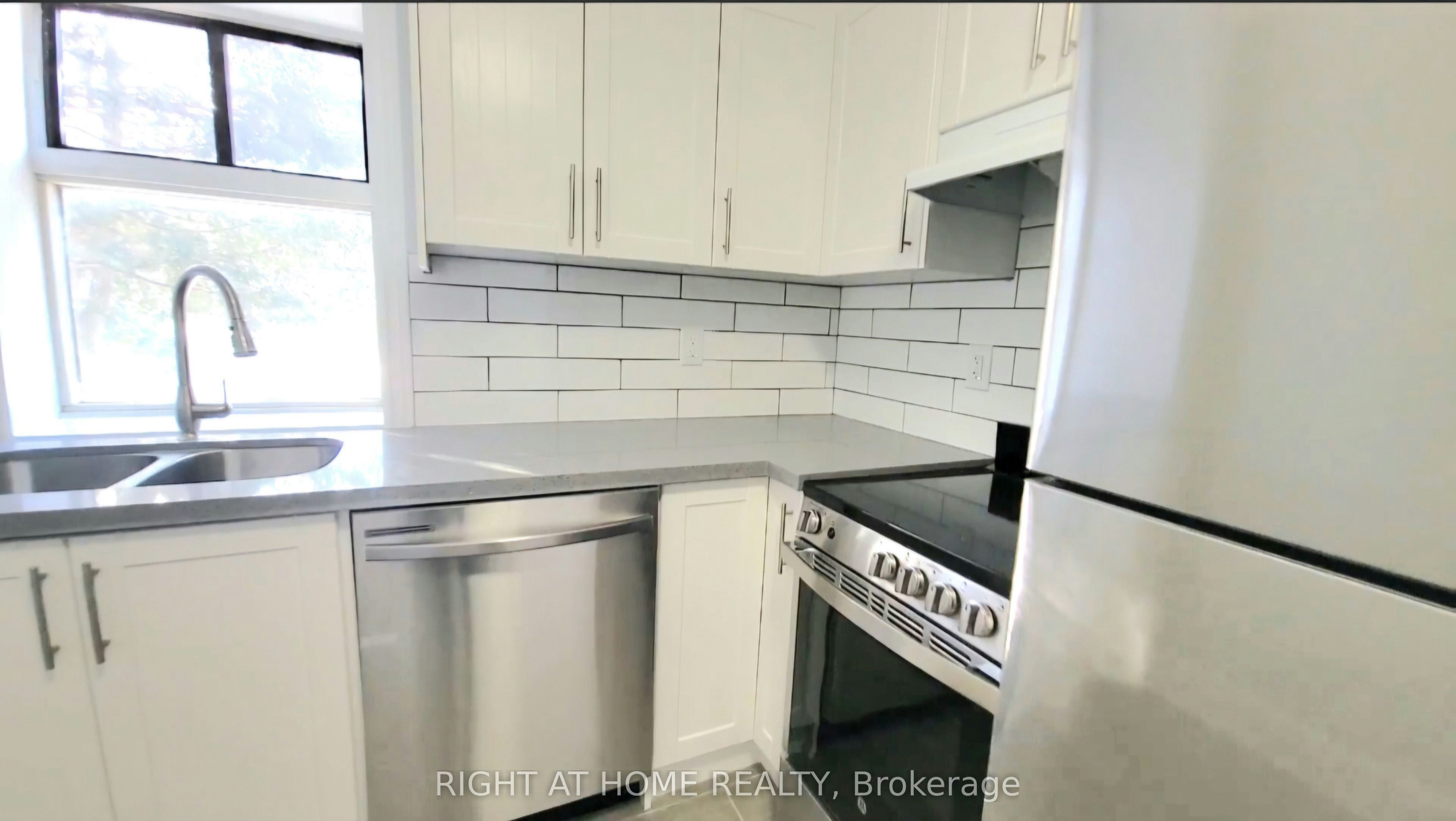 Main-23 Lumbervale Avenue, Toronto, ON, M6H 1C7 - 7