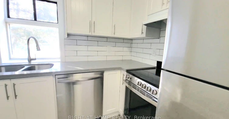 Main-23 Lumbervale Avenue, Toronto, ON, M6H 1C7 - 7