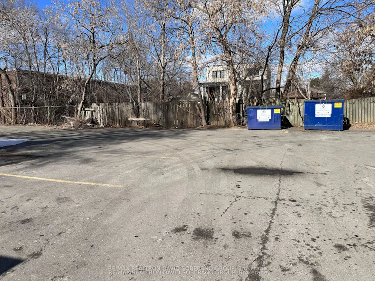 818 Sheppard Avenue W, Toronto, ON, M3H 2T1