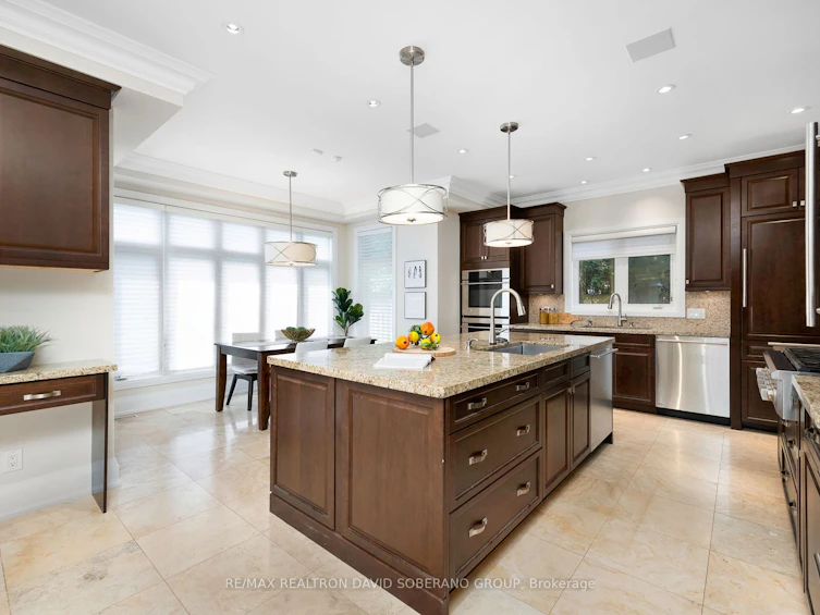77 Waterloo Avenue, Toronto, ON, M3H 3Y3 - 11