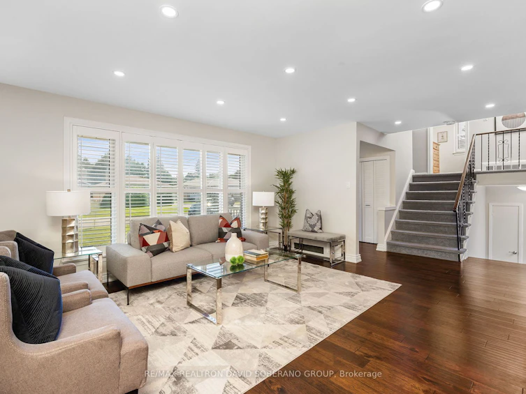 216 Searle Avenue, Toronto, ON, M3H 4B7 - 3
