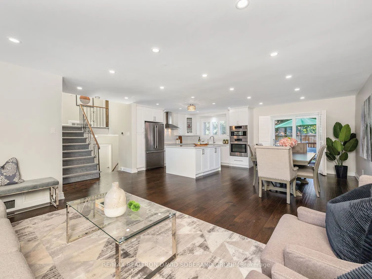 216 Searle Avenue, Toronto, ON, M3H 4B7 - 6