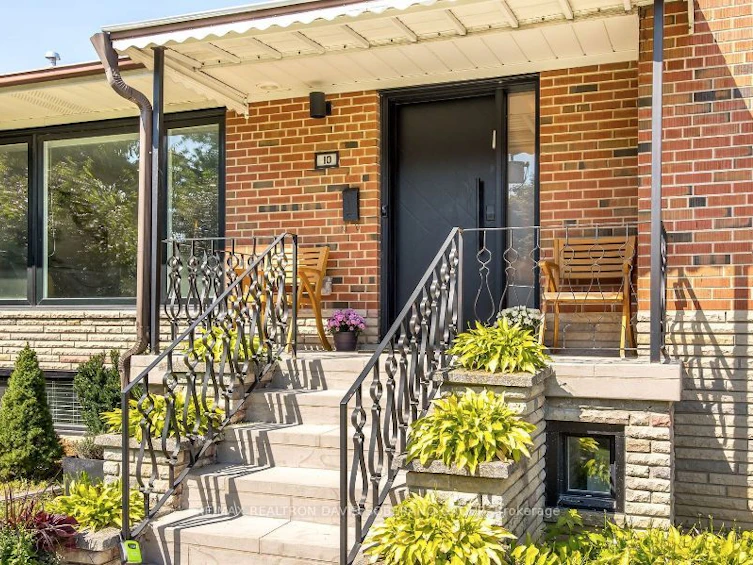 10 Cavotti Crescent, Toronto, ON, M3H 4V1 - 2