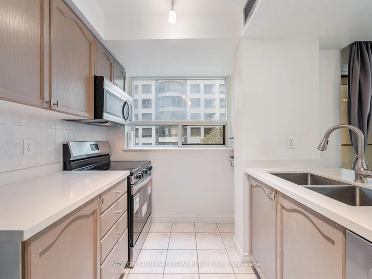 301-30 Hayden Street, Toronto, ON, M4Y 3B8 - 17