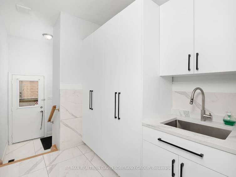 13 Ambassador Place, Toronto, ON, M3H 5Z9 - 12