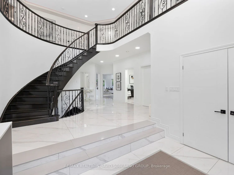 13 Ambassador Place, Toronto, ON, M3H 5Z9 - 13