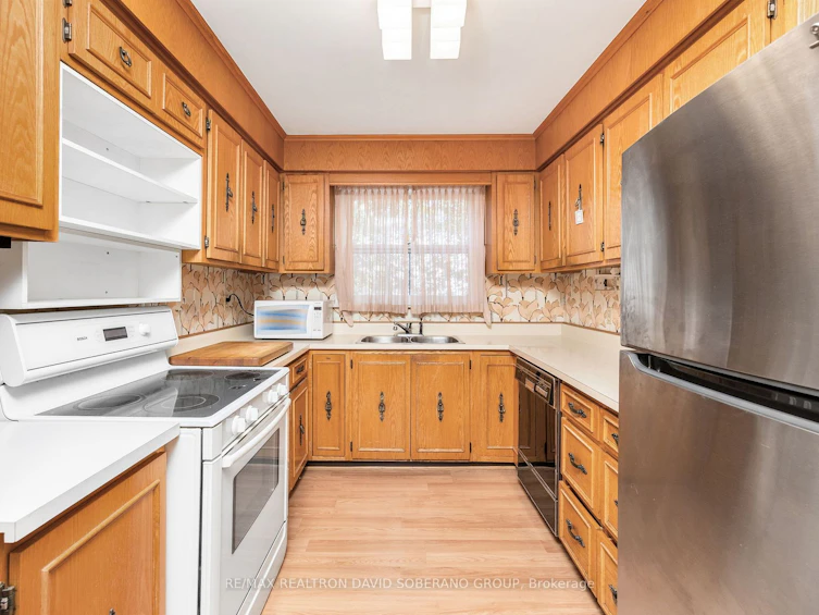 34 Sultana Avenue, Toronto, ON, M6A 1T1 - 9