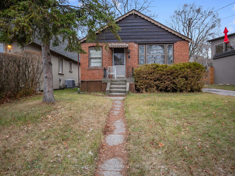 4 Drake Crescent, Toronto, ON, M1M 1A2