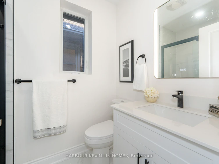 105 Westlake Avenue, Toronto, ON, M4C 4R3 - 12
