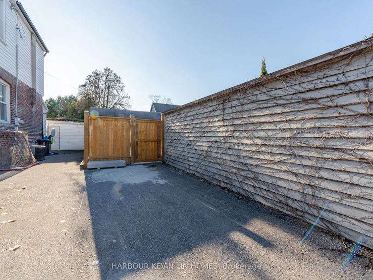 105 Westlake Avenue, Toronto, ON, M4C 4R3 - 38