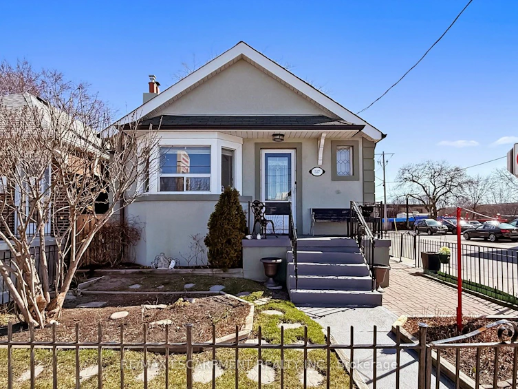 527 Victoria Park Avenue, Toronto, ON, M4C 5H2