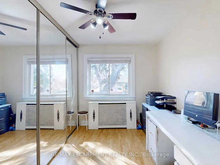 527 Victoria Park Avenue, Toronto, ON, M4C 5H2 - 16
